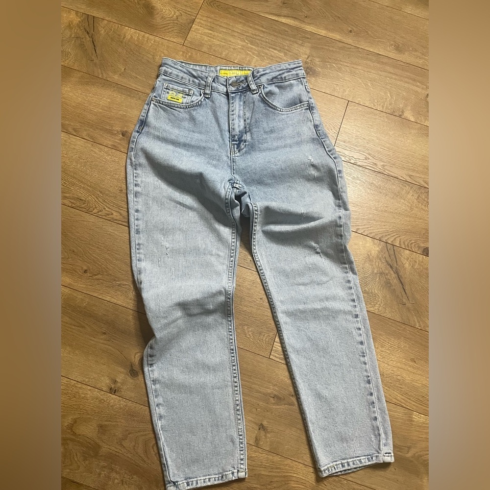 Cracpot Mom Fit Light Blue Jeans - Size 26, High Rise, Almost New - Picture 3 of 12
